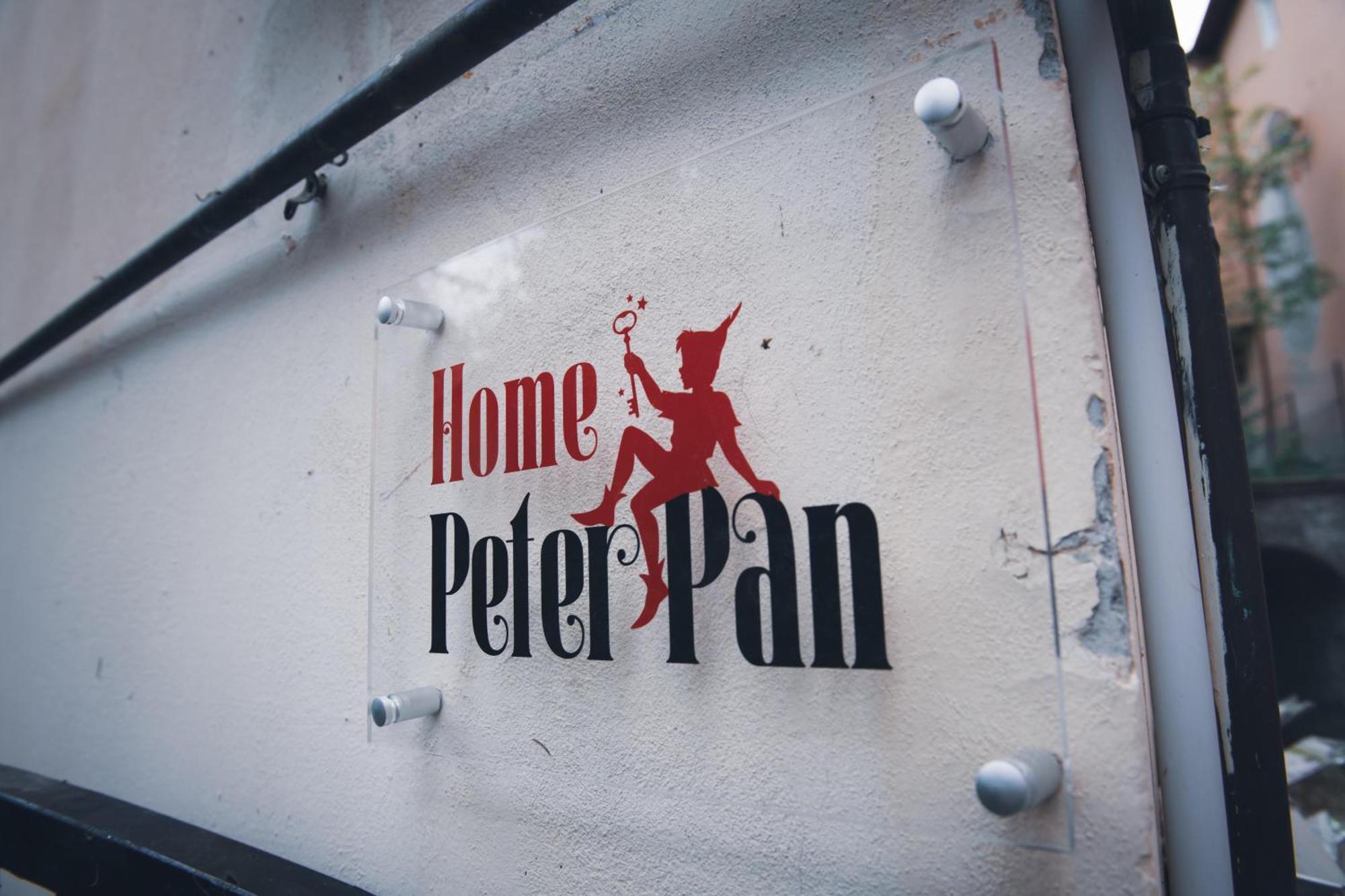 Home Peterpan, B&B Direttamente Sulla Piazza Casal Fiumanese Kültér fotó